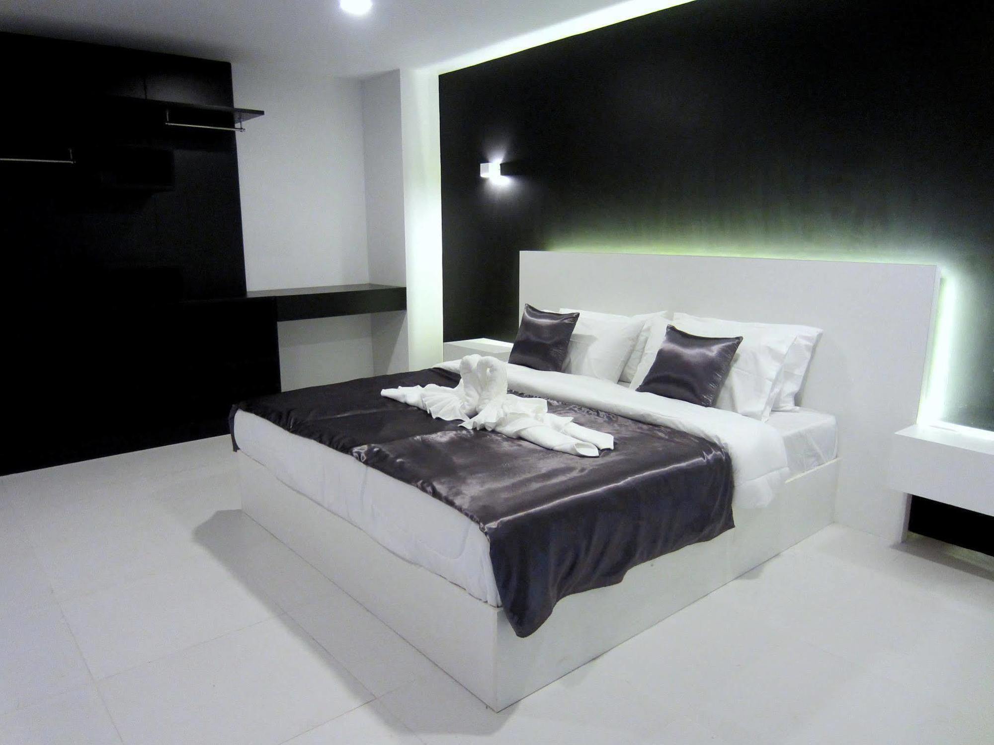 The Luna Compass 3*