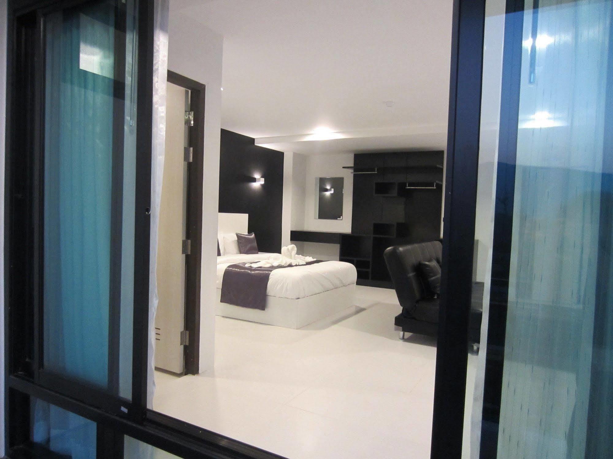 The Luna Compass 3*