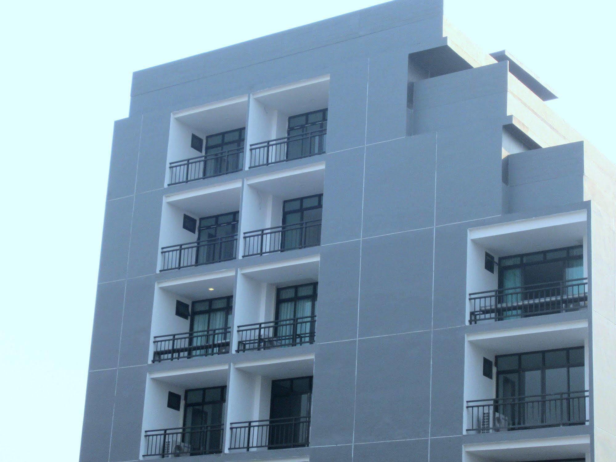 The Luna Compass Hotel