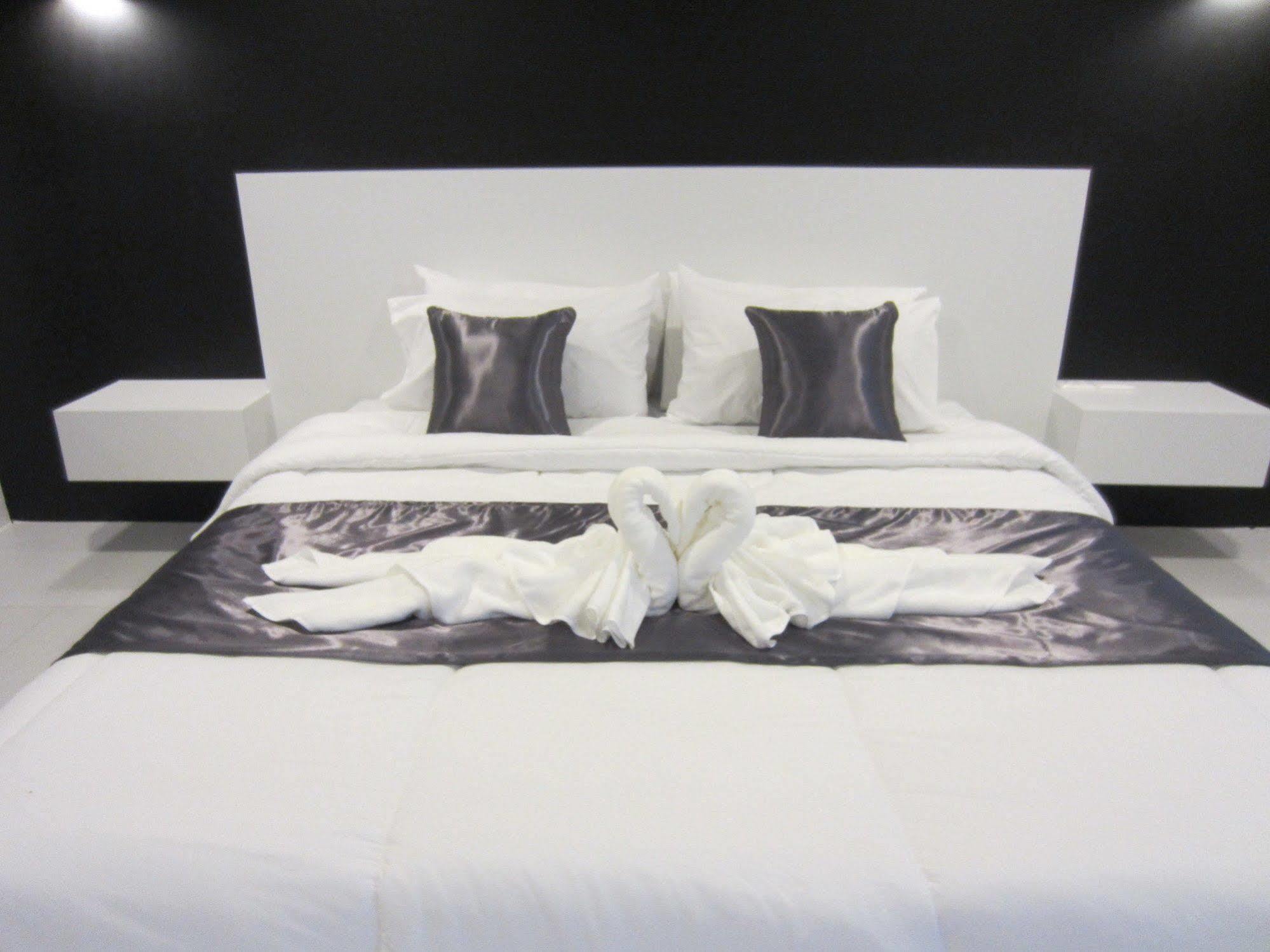 The Luna Compass 3*